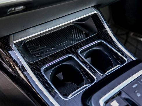 Used 2025 BMW 760i xDrive w/ Executive Package image 18