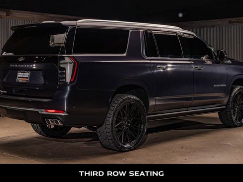 Used 2025 Chevrolet Suburban High Country AWD/4WD image 10