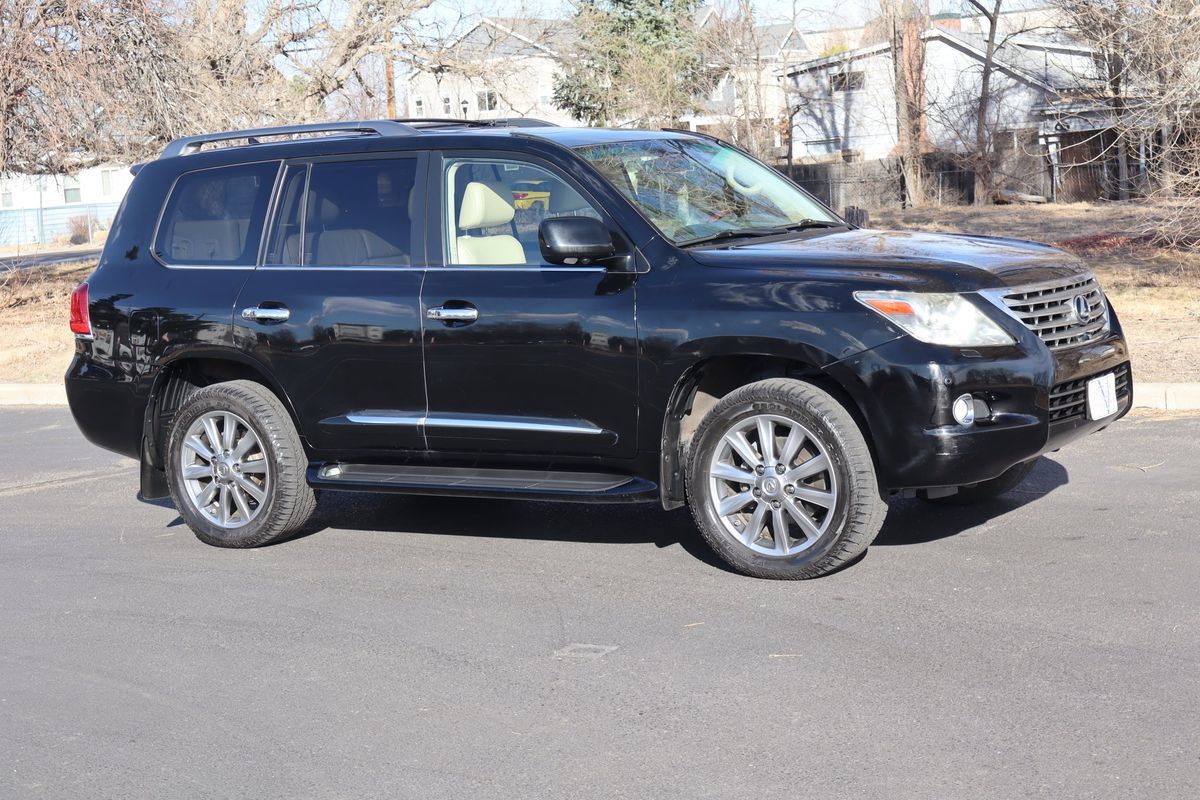 Used 2011 Lexus LX 570 4WD w/ Luxury Pkg image 2