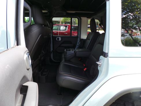 Used 2024 Jeep Wrangler Unlimited Sahara AWD/4WD image 37