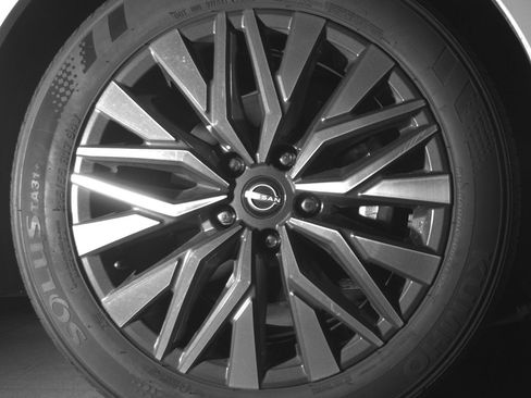 Used 2025 Nissan Altima 2.5 SV image 13