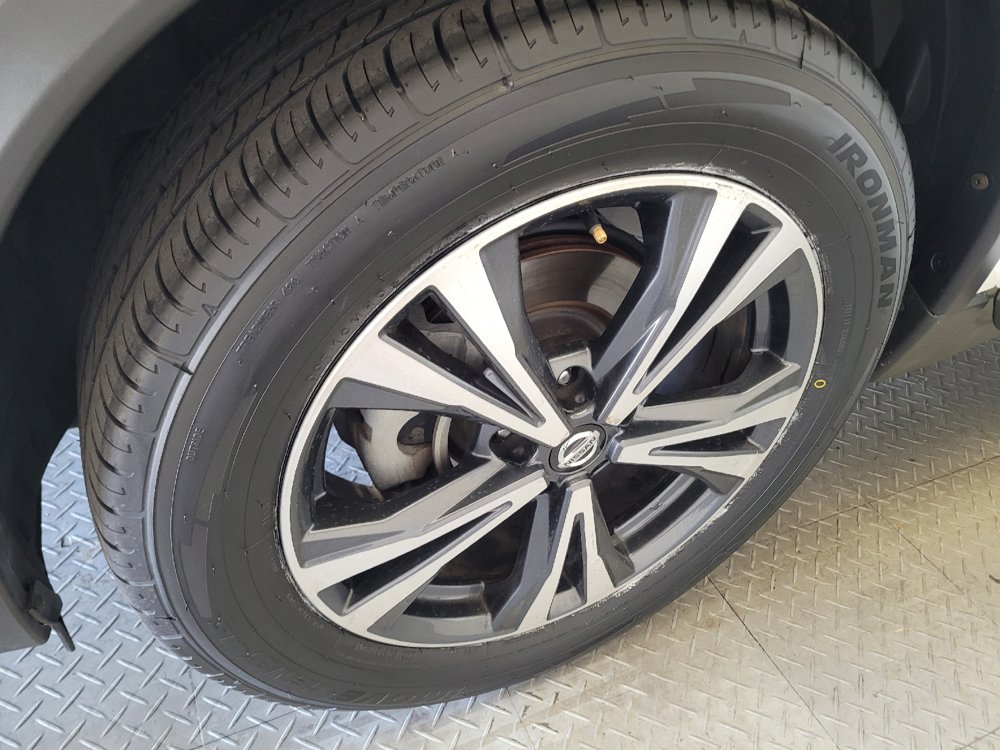Used 2020 Nissan Rogue SV w/ Premium Package FWD image 31