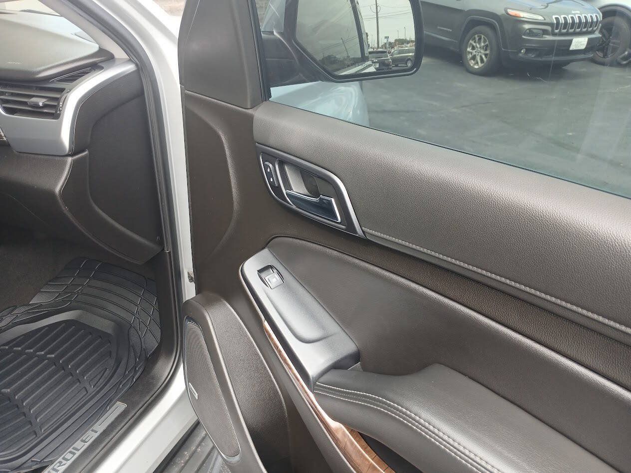 Used 2020 Chevrolet Tahoe LT w/ RST Edition AWD/4WD image 8
