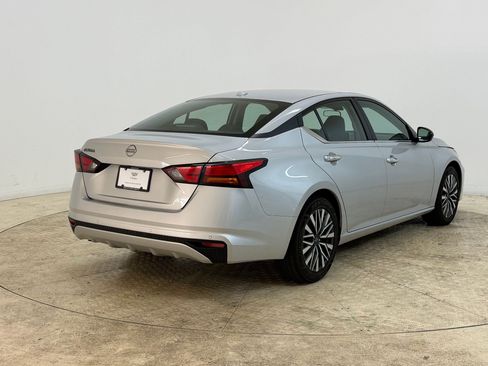 Used 2025 Nissan Altima 2.5 SV FWD image 9