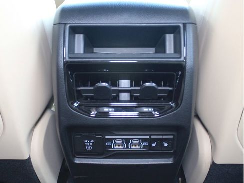 Used 2023 Jeep Grand Cherokee Limited image 33