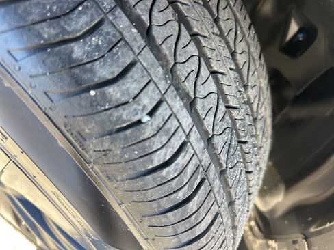 Used 2024 Tesla Model Y Long Range image 32