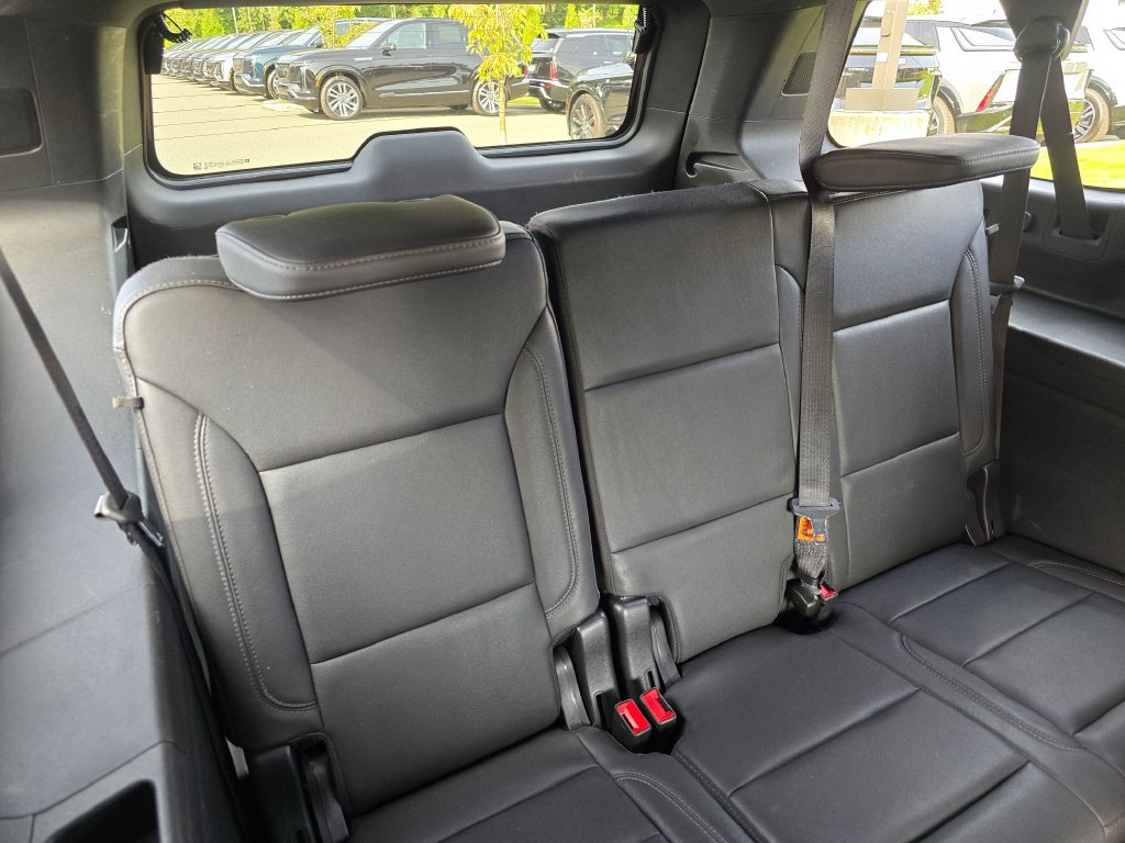 Used 2022 Chevrolet Suburban LT w/ Luxury Package AWD/4WD image 15