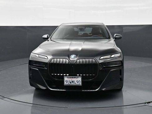 Used 2025 BMW 750e xDrive image 2