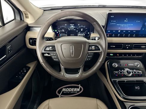 Used 2022 Lincoln Nautilus AWD w/ Premium Package image 19