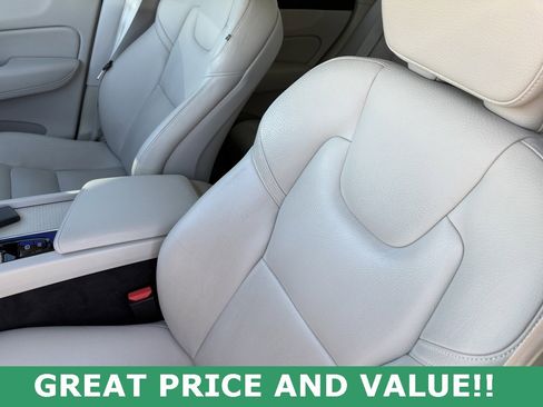 Used 2019 Volvo XC60 T5 Momentum image 28