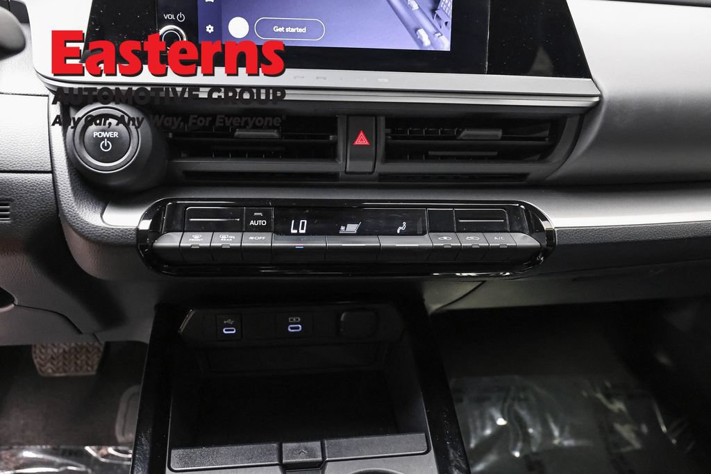 Used 2025 Toyota Prius LE FWD image 20