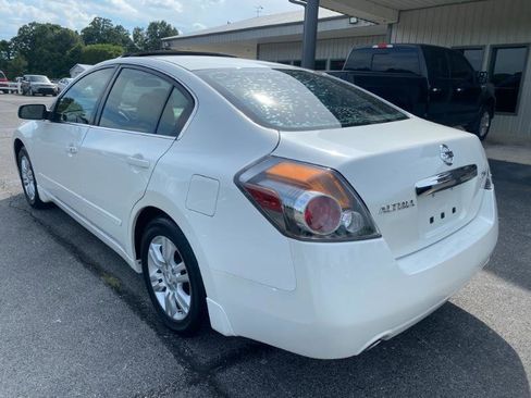 Used 2010 Nissan Altima 2.5 S w/ Convenience Plus Pkg FWD image 3