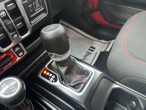 Used 2022 Jeep Gladiator Rubicon w/ Cold Weather Group AWD/4WD image 19
