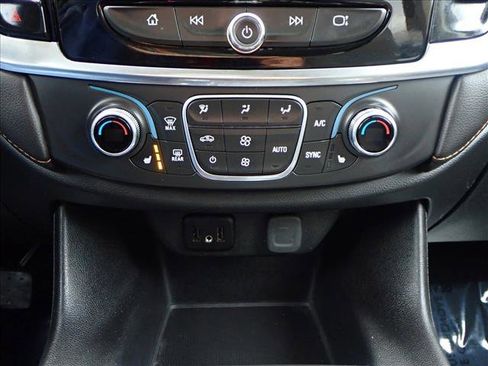 Used 2020 Chevrolet Traverse LT w/ Driver Confidence II Package image 20