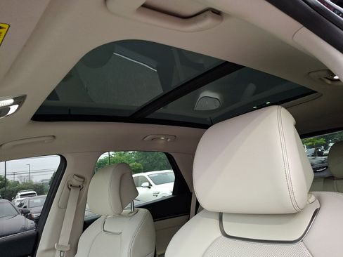 Certified 2025 Genesis GV70 2.5T w/ Select Package AWD/4WD image 15