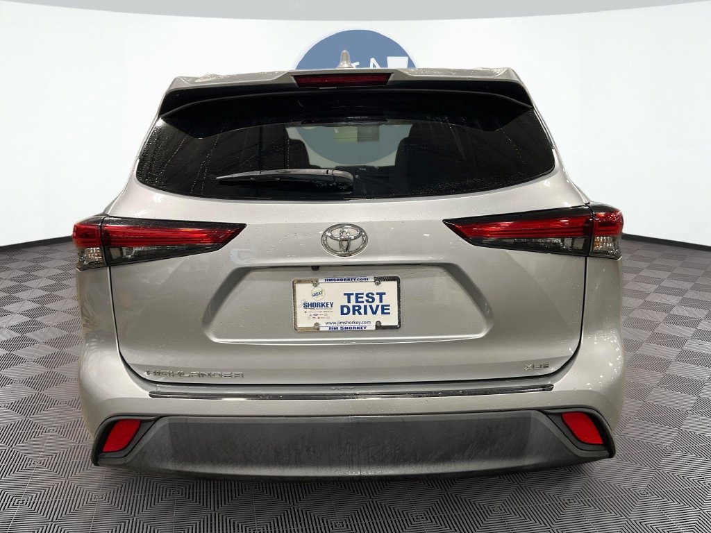 Used 2022 Toyota Highlander XLE FWD image 7