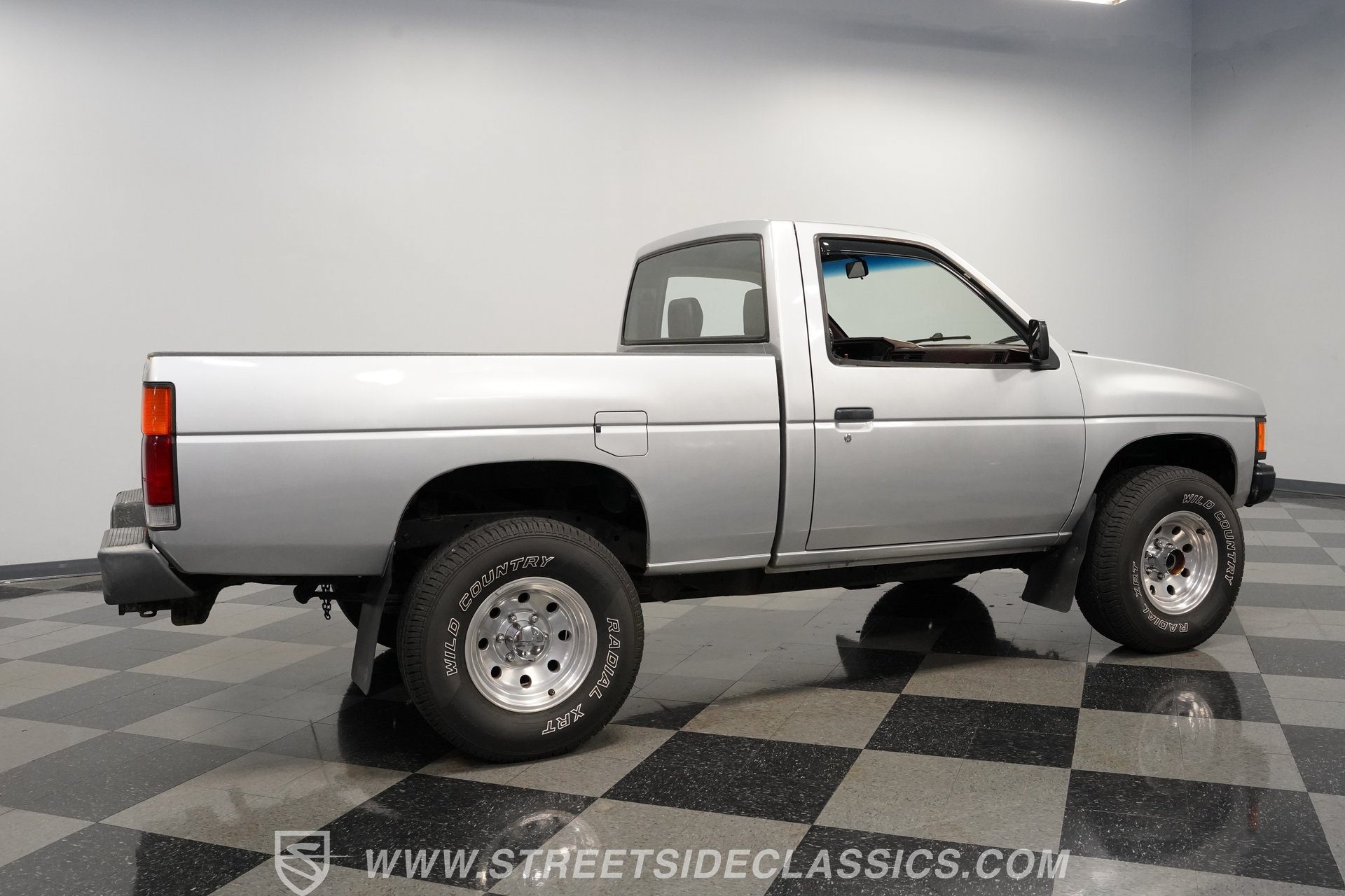 Used 1990 Nissan Pickup 4x4 Regular Cab image 14