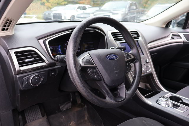 Used 2020 Ford Fusion SE AWD/4WD image 10