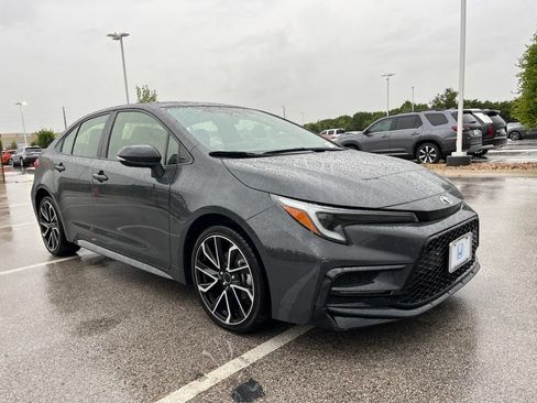 Used 2024 Toyota Corolla SE w/ SE Premium Package FWD image 3