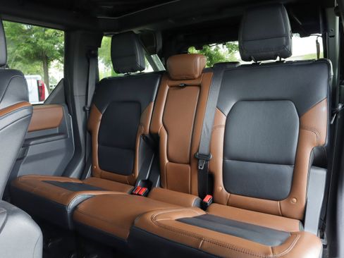 Used 2024 Ford Bronco Outer Banks w/ Sasquatch Package AWD/4WD image 9