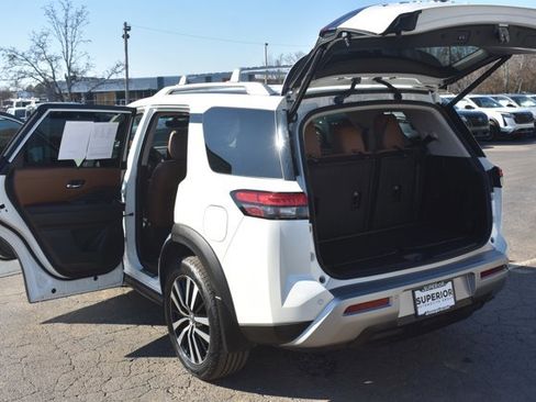 Used 2024 Nissan Pathfinder Platinum w/ Cargo Package image 16