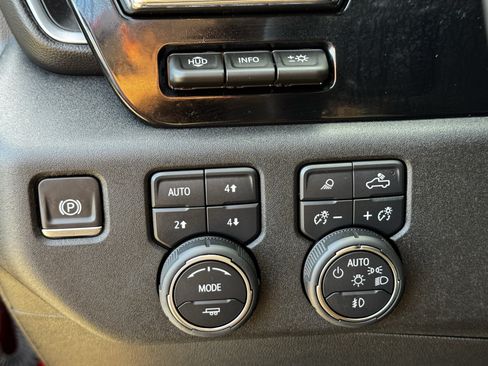 Used 2024 Chevrolet Silverado 1500 High Country AWD/4WD image 25