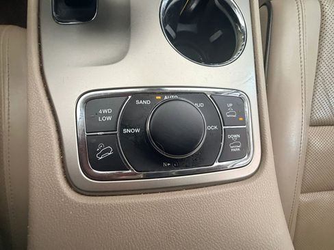 Used 2014 Jeep Grand Cherokee Overland w/ Advanced Technology Group AWD/4WD image 18