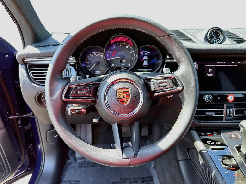 Certified 2026 Porsche Macan AWD/4WD image 11