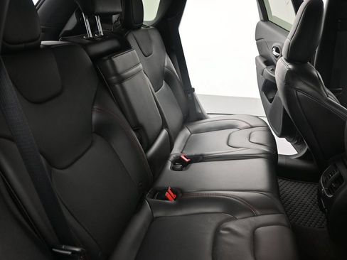 Used 2019 Jeep Cherokee Trailhawk AWD/4WD image 16