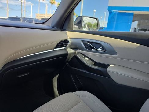 Used 2023 Chevrolet Traverse LS FWD image 9