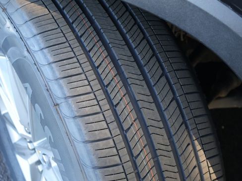 Certified 2023 Chevrolet Traverse LT image 14