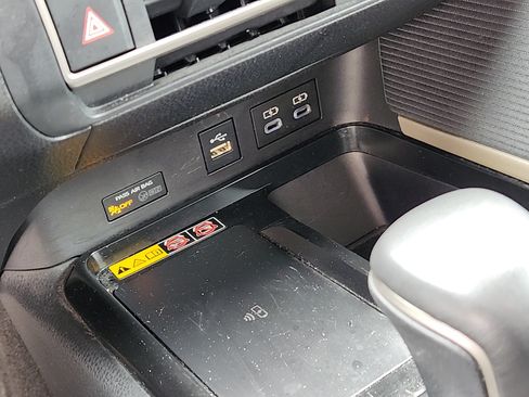 Certified 2025 Toyota Camry SE FWD image 18