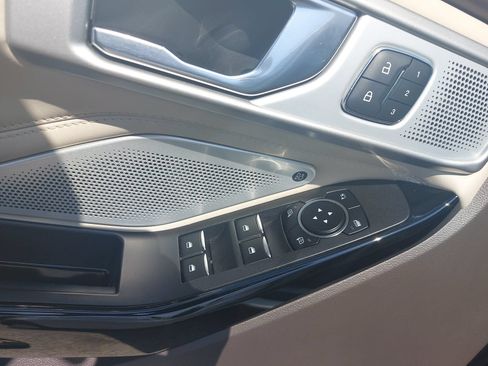 Used 2022 Ford Explorer Platinum w/ Equipment Group 601A AWD/4WD image 30