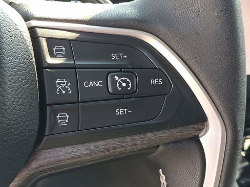 Certified 2023 Jeep Grand Cherokee L Limited AWD/4WD image 24