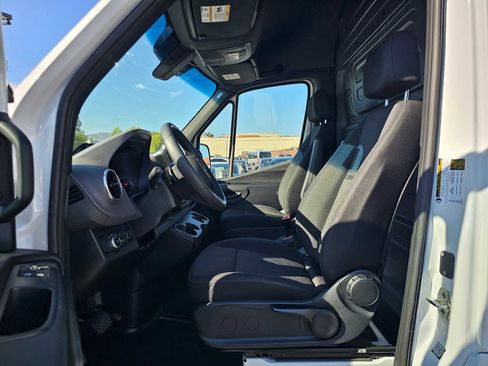 Used 2025 Mercedes-Benz Sprinter 2500 image 20