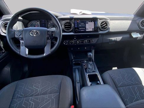 Used 2017 Toyota Tacoma TRD Sport w/ Tow Package (A/T) AWD/4WD image 16