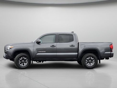 Used 2019 Toyota Tacoma TRD Off-Road w/ Technology Package AWD/4WD image 19
