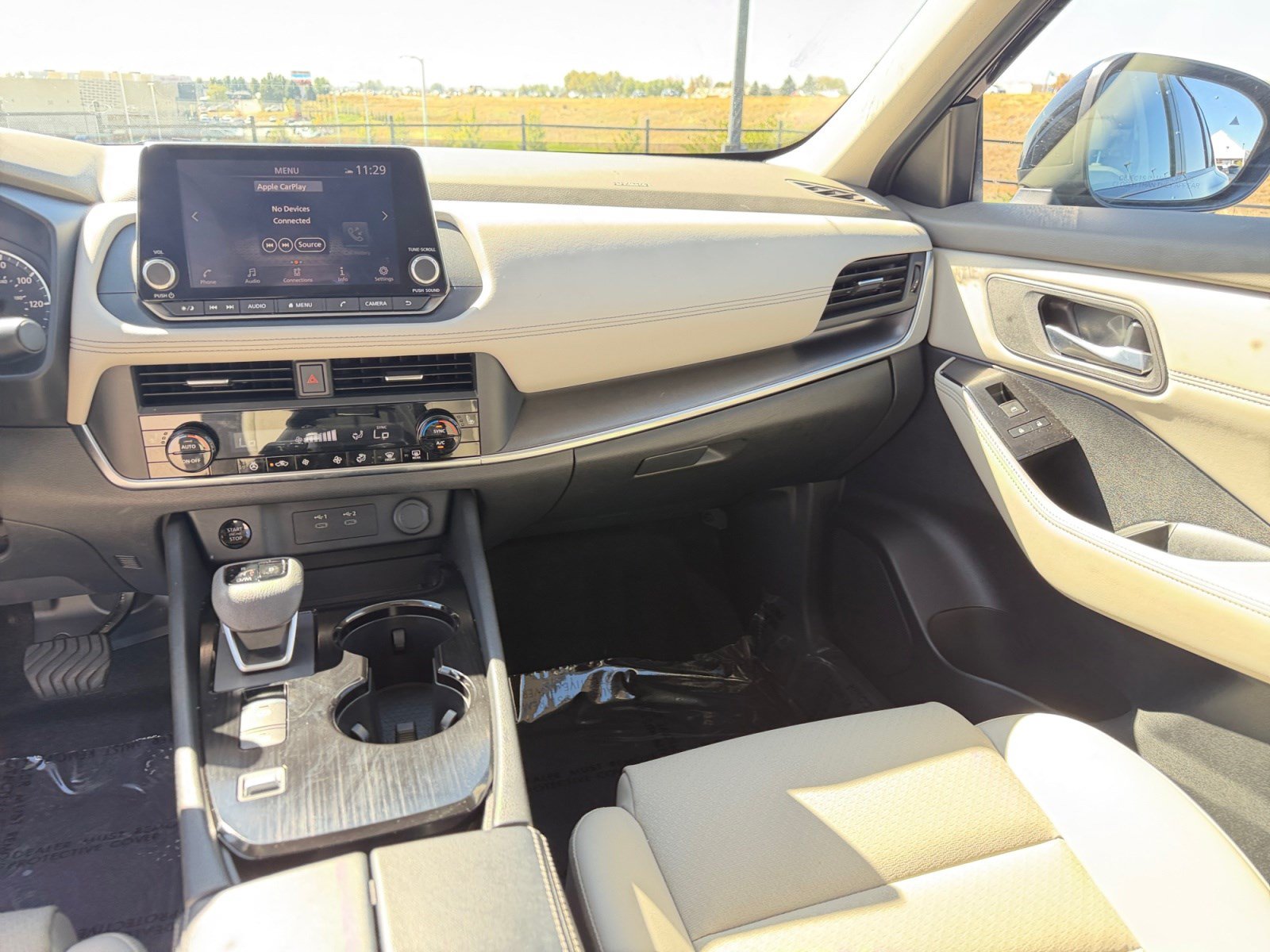 Used 2025 Nissan Rogue SV w/ SV Premium Package FWD image 19