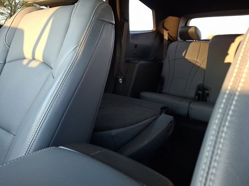 Certified 2023 Buick Enclave Essence image 18