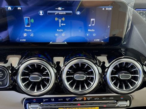 New 2025 Mercedes-Benz GLA 250 image 12