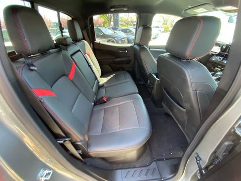 Used 2025 Chevrolet Colorado Z71 w/ Technology Package image 31