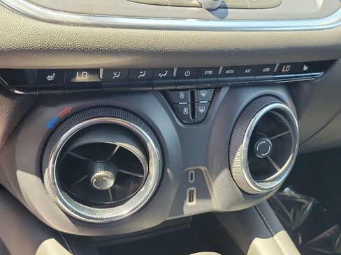 Used 2025 Chevrolet Blazer LT FWD image 33