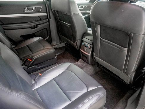 Used 2017 Ford Explorer XLT w/ Equipment Group 202A AWD/4WD image 34