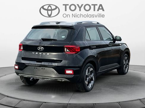 Used 2023 Hyundai Venue SEL image 6