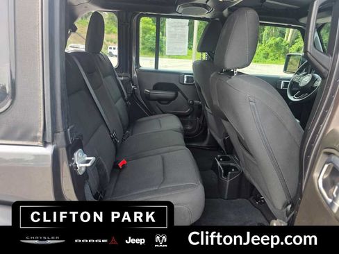 Used 2022 Jeep Wrangler Unlimited Sport AWD/4WD image 27
