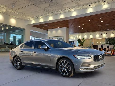 Used 2017 Volvo S90 T6 Momentum w/ Vision Package AWD/4WD image 5