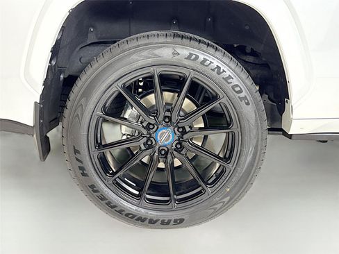 Used 2024 Toyota Sequoia Capstone AWD/4WD image 38
