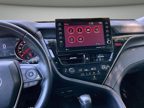 Used 2022 Toyota Camry SE FWD image 9