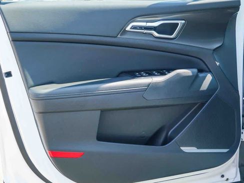 Certified 2025 Kia Sportage EX FWD image 19