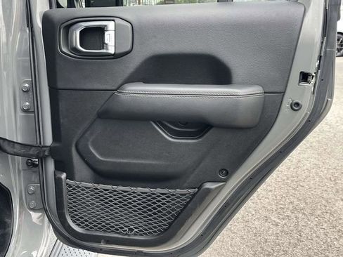 Used 2022 Jeep Gladiator Overland w/ Popular Equipment Package image 22